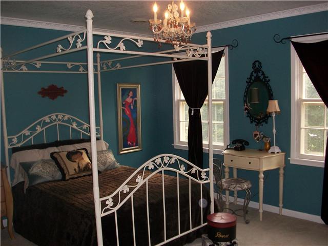3050 Nicole Road Clarksville, TN 37040 - Photo 16 of 20 Large 2nd bedroom with plenty of closet space.