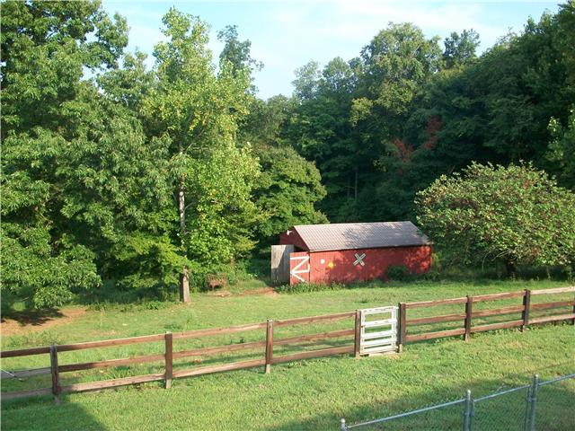 3050 Nicole Road Clarksville, TN 37040 - Photo 17 of 20 3 Stall horse barn with electric.