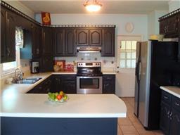 3050 Nicole Road Clarksville, TN 37040 - Photo 3 of 20 Huge kitchen with with plenty of counter space to work on.