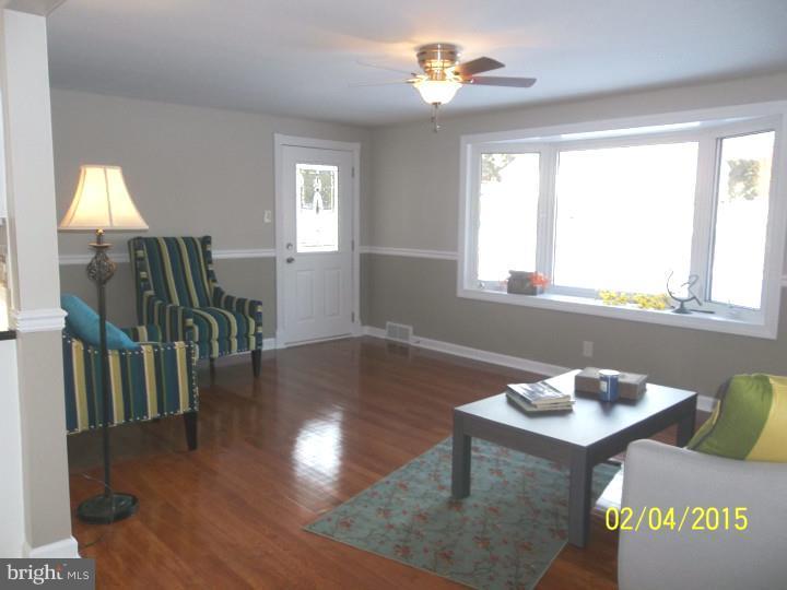 570 Reeceville Road Coatesville, PA 19320 - Photo 3 of 24 Living Room