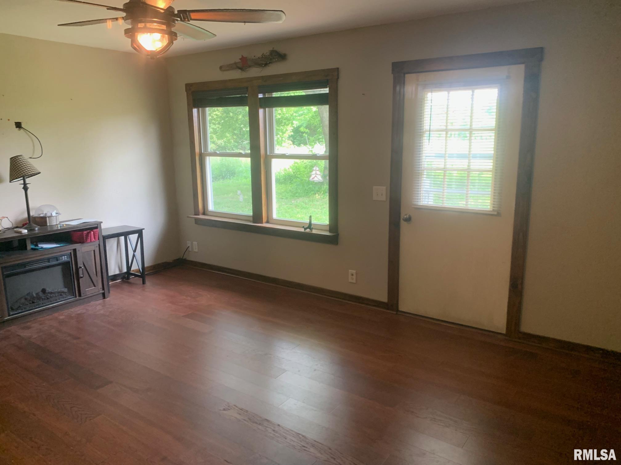 27425 Quarton Road Palmyra, IL 62674 - Photo 8 of 39