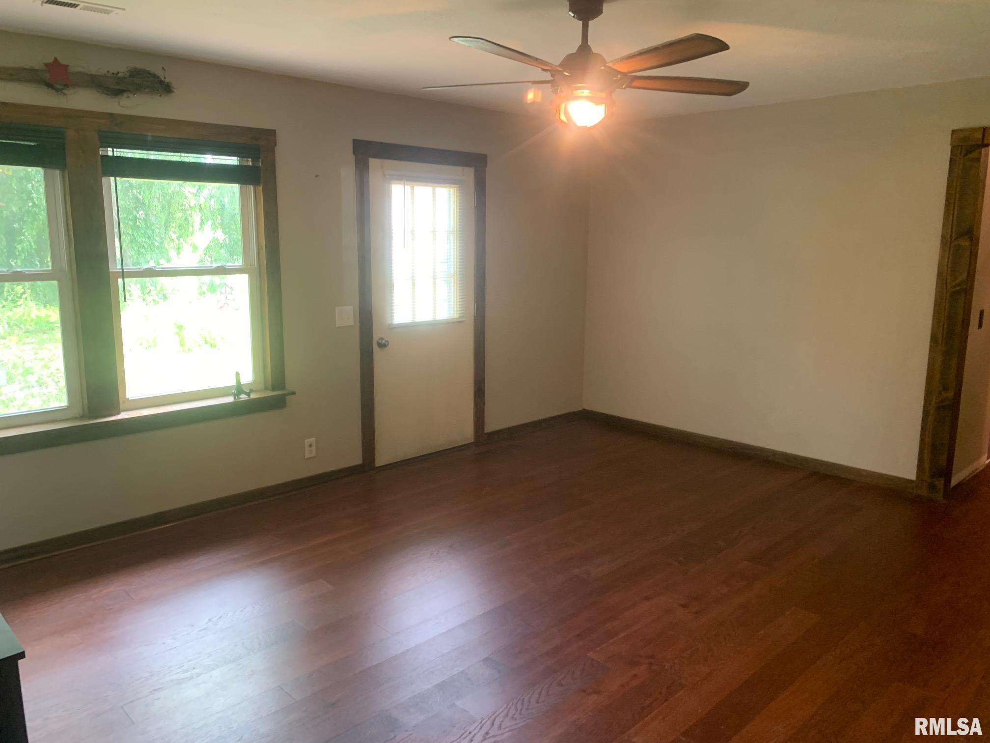 27425 Quarton Road Palmyra, IL 62674 - Photo 9 of 39