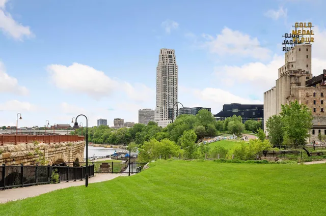 $2,595,000 | 1111 West River Parkway, Unit 31B, Minneapolis, MN 55415