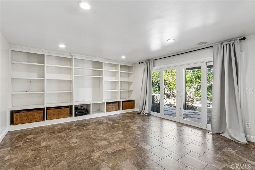 42 Kanan Road Oak Park, CA 91377 - Photo 21 of 69 Gallery Image 21