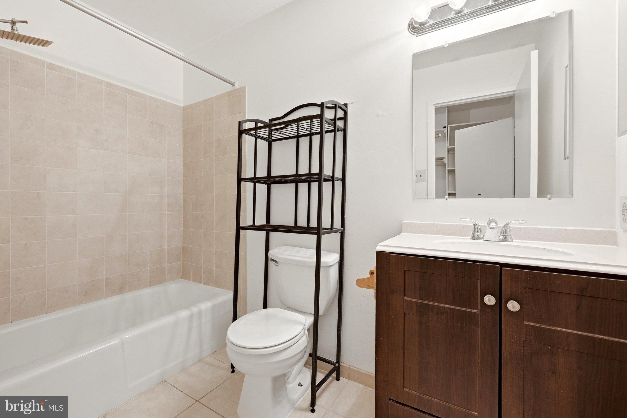 1405 Northgate Square, Unit 32B Reston, VA 20190 - Photo 22 of 25 Bathroom