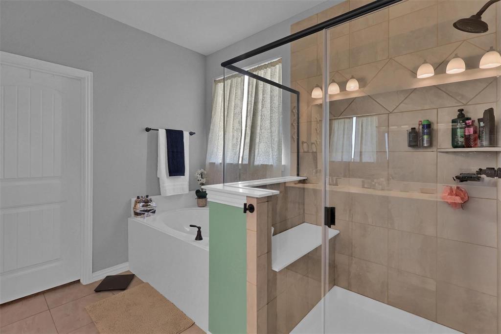 154 Chester Road Springtown, TX 76082 - Photo 17 of 40 a bathroom with a sink a toilet and shower