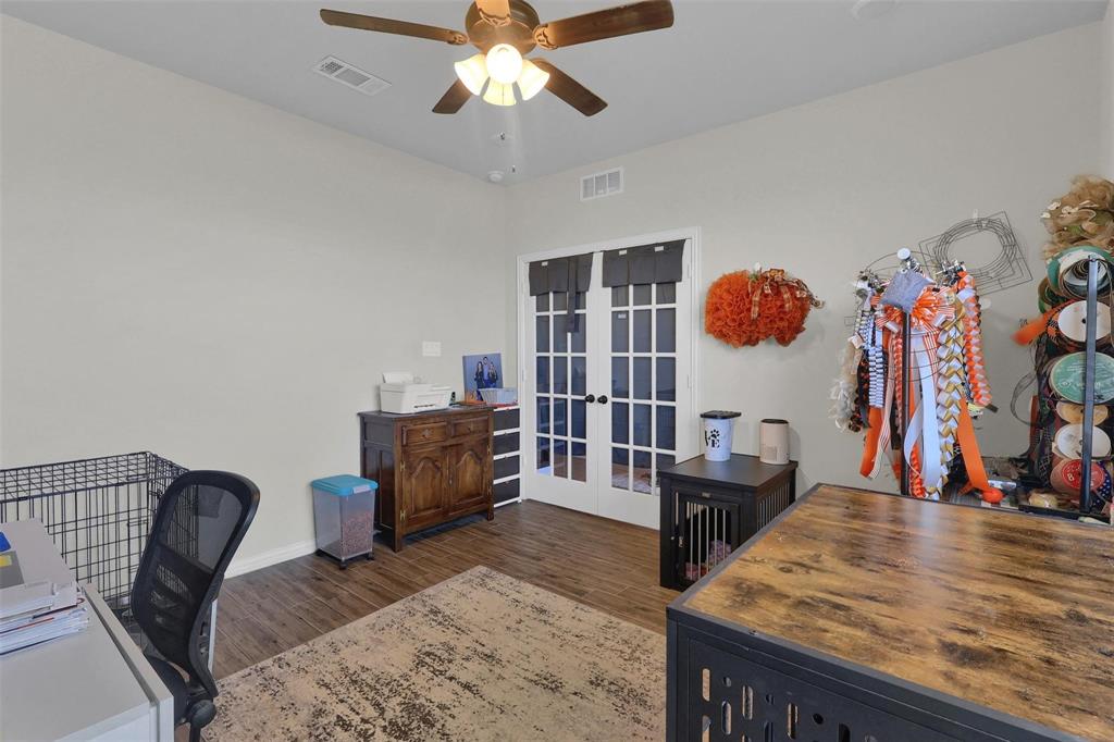 154 Chester Road Springtown, TX 76082 - Photo 18 of 40 a workspace with furniture and window