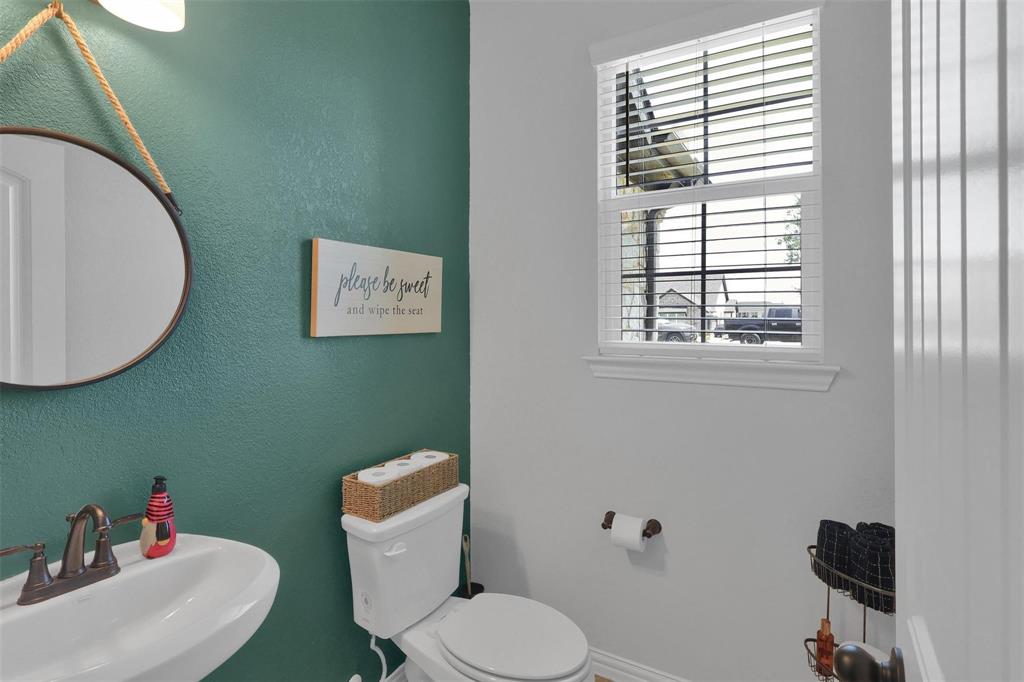 154 Chester Road Springtown, TX 76082 - Photo 20 of 40 a bathroom with a toilet sink and mirror