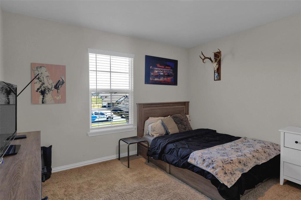 154 Chester Road Springtown, TX 76082 - Photo 25 of 40 a bedroom with a bed and a window