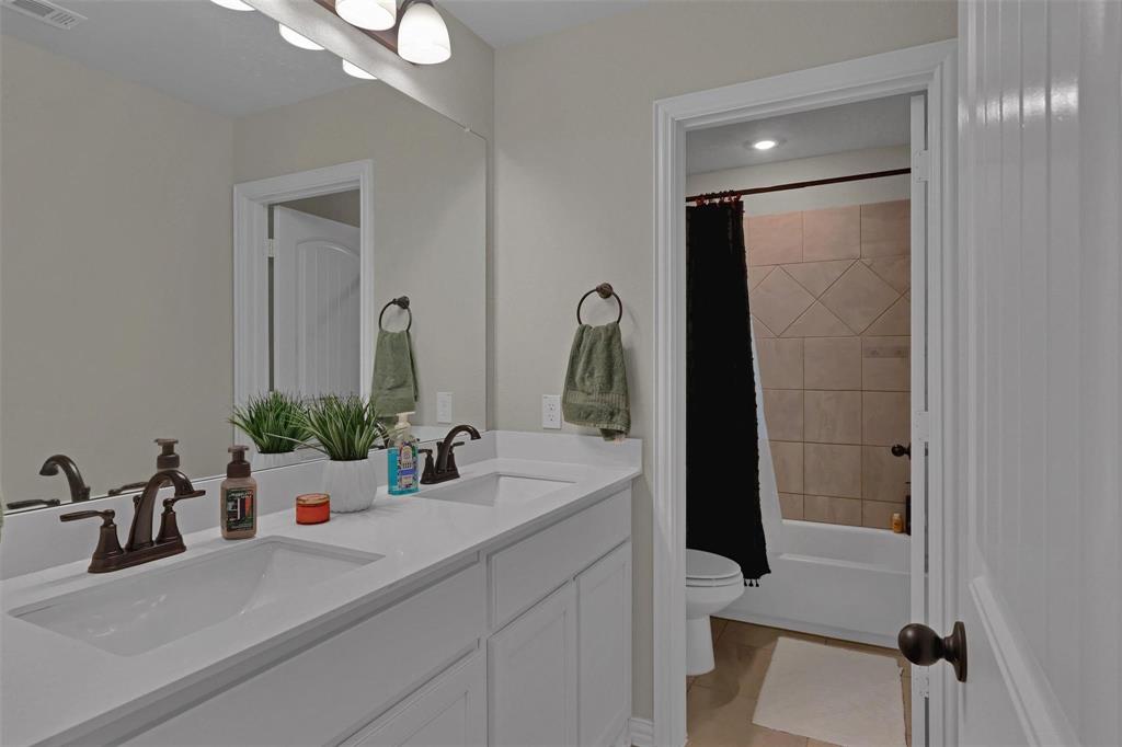 154 Chester Road Springtown, TX 76082 - Photo 27 of 40 a bathroom with a sink and a mirror