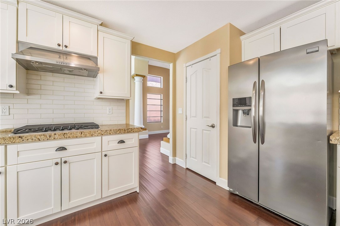 271 Pointe Ranier Avenue Henderson, NV 89012 - Photo 3 of 26 This bright kitchen features sleek appliances and ample counter space for culinary endeavors.
