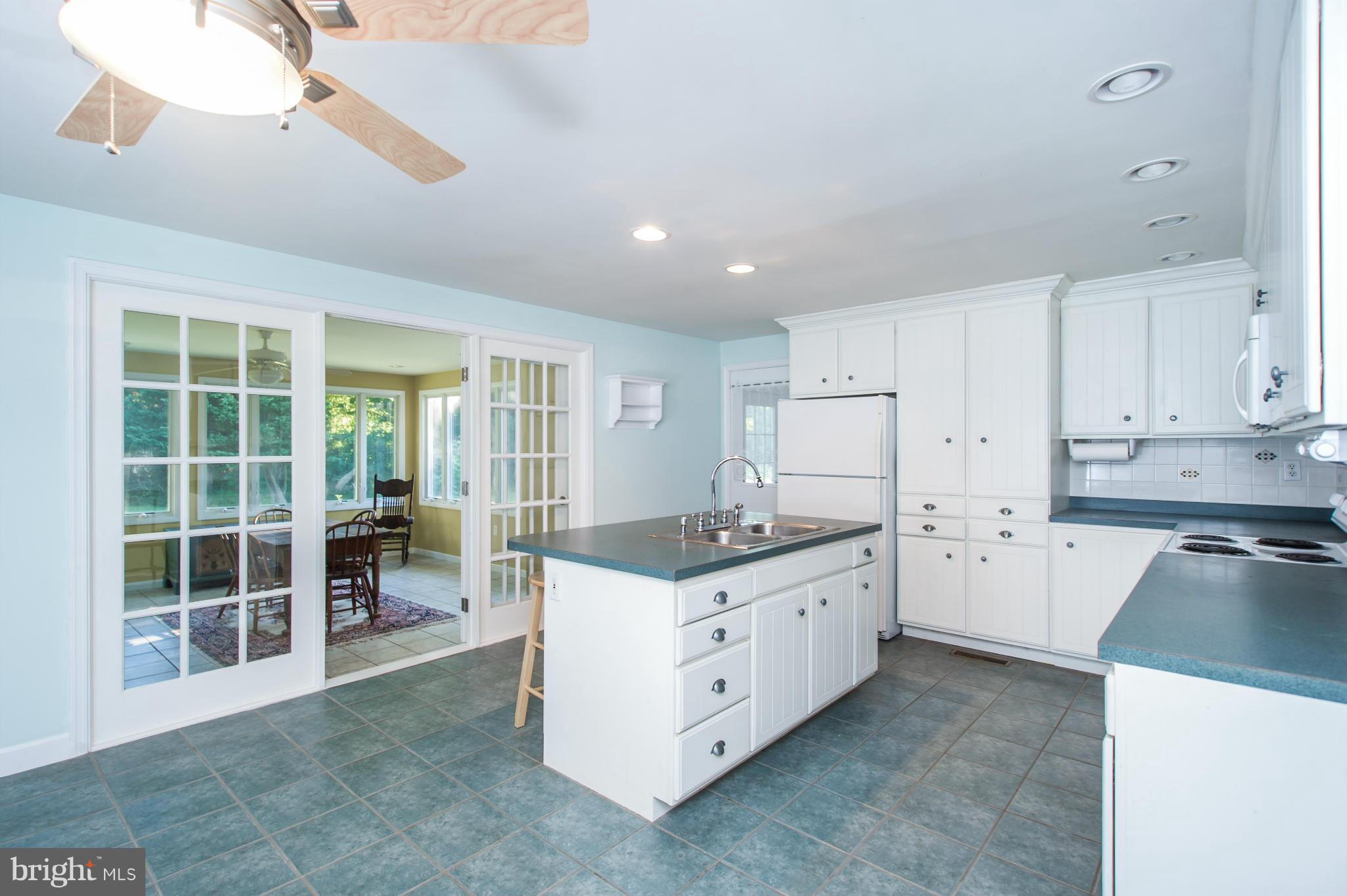 5560 Bonnie Brook Road Cambridge, MD 21613 - Photo 3 of 30 Kitchen