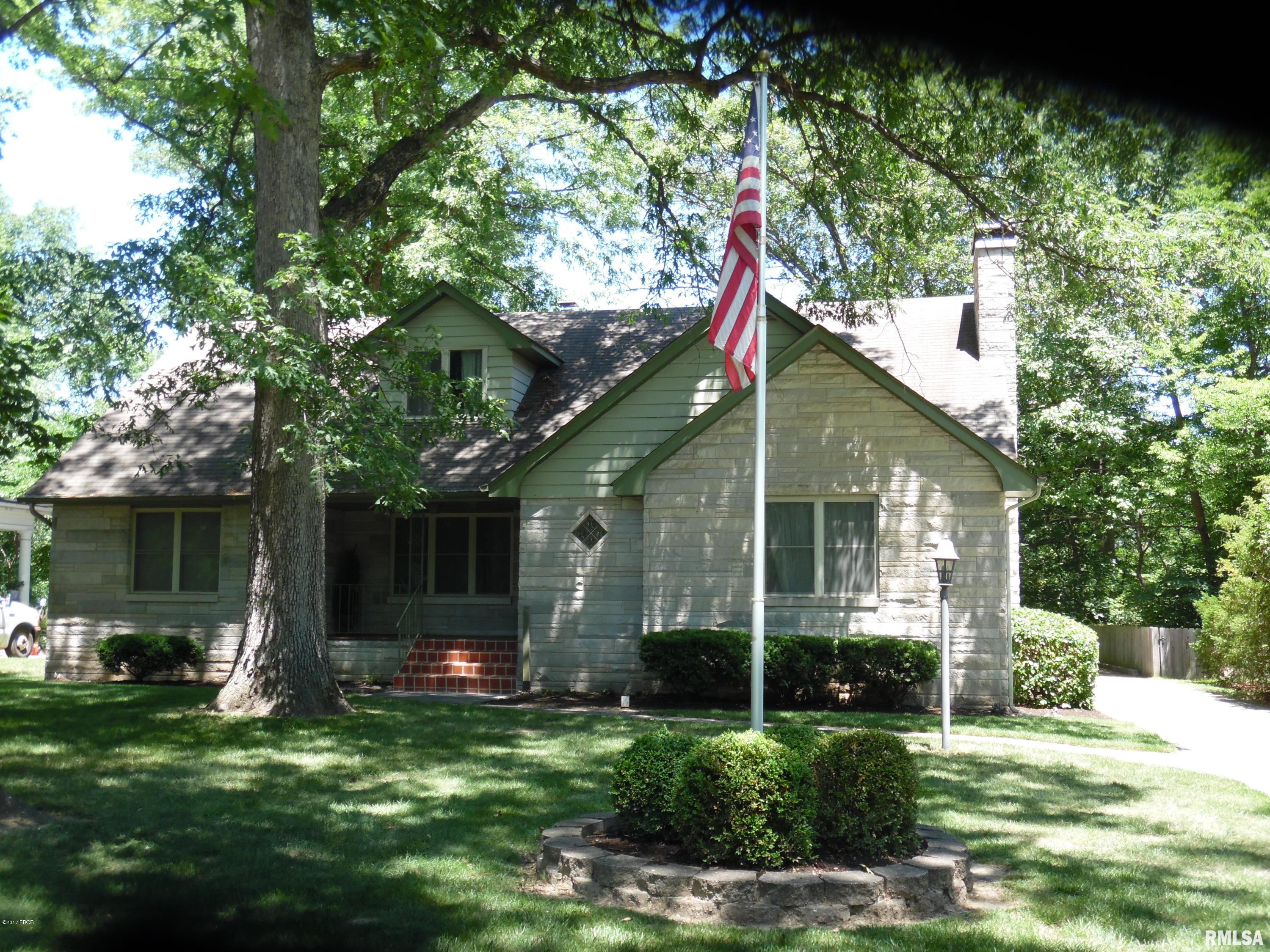 1822 East Richview Road Mount Vernon, IL 62864 - Photo 1 of 28 Gallery Image 1