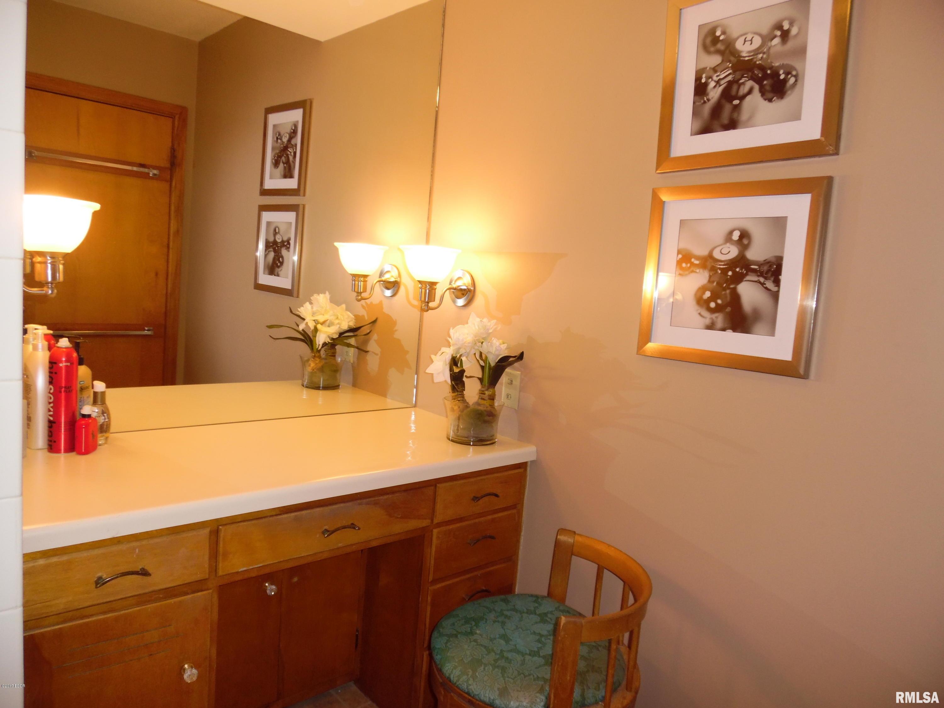 1822 East Richview Road Mount Vernon, IL 62864 - Photo 11 of 28 Gallery Image 11