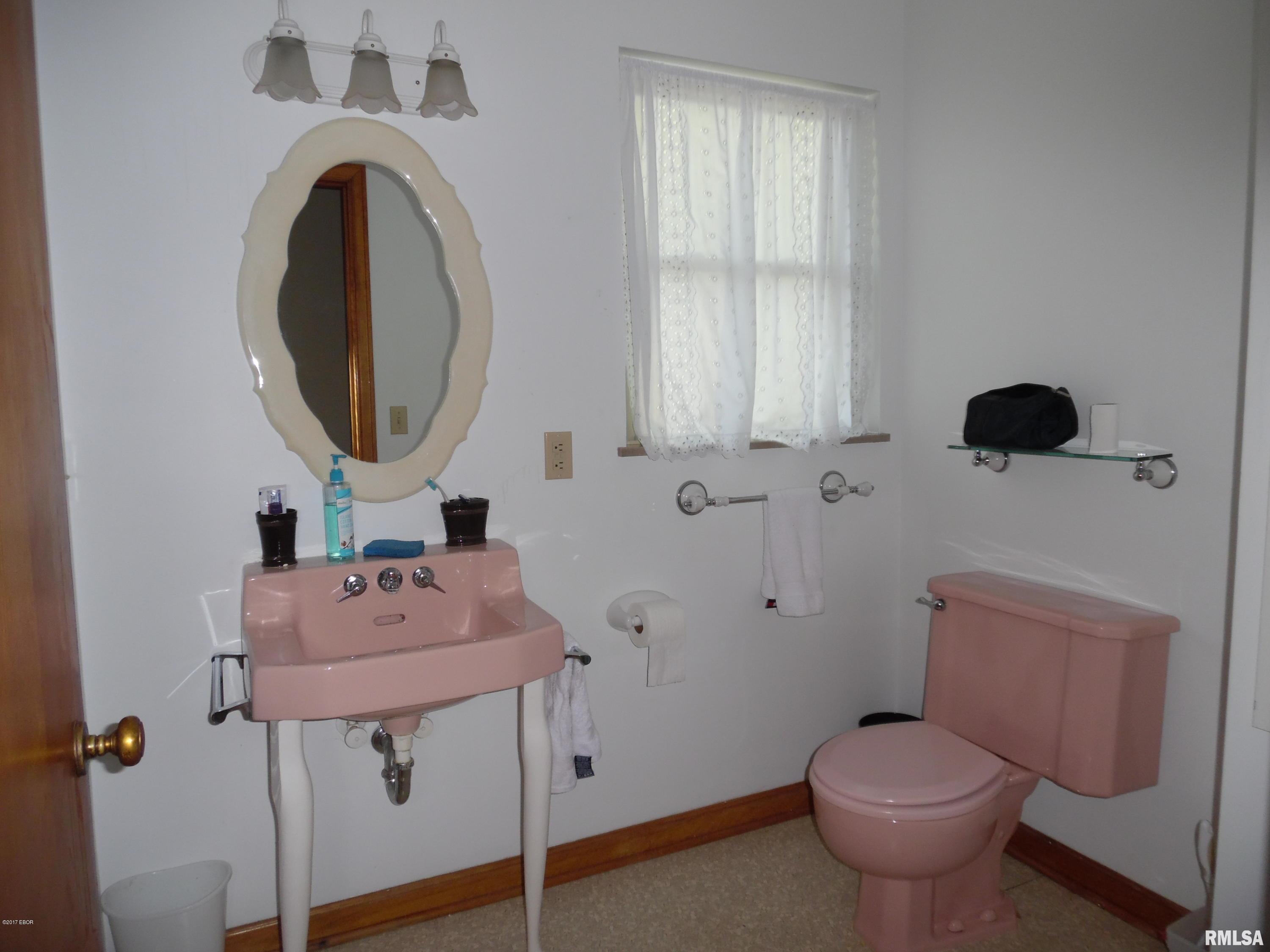 1822 East Richview Road Mount Vernon, IL 62864 - Photo 15 of 28 Gallery Image 15