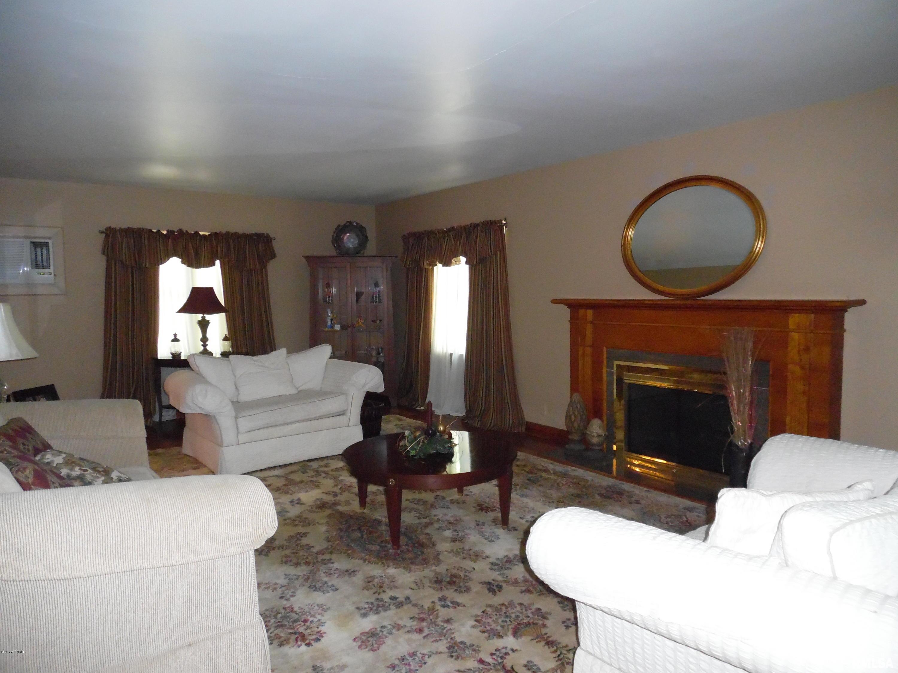 1822 East Richview Road Mount Vernon, IL 62864 - Photo 3 of 28 Gallery Image 3
