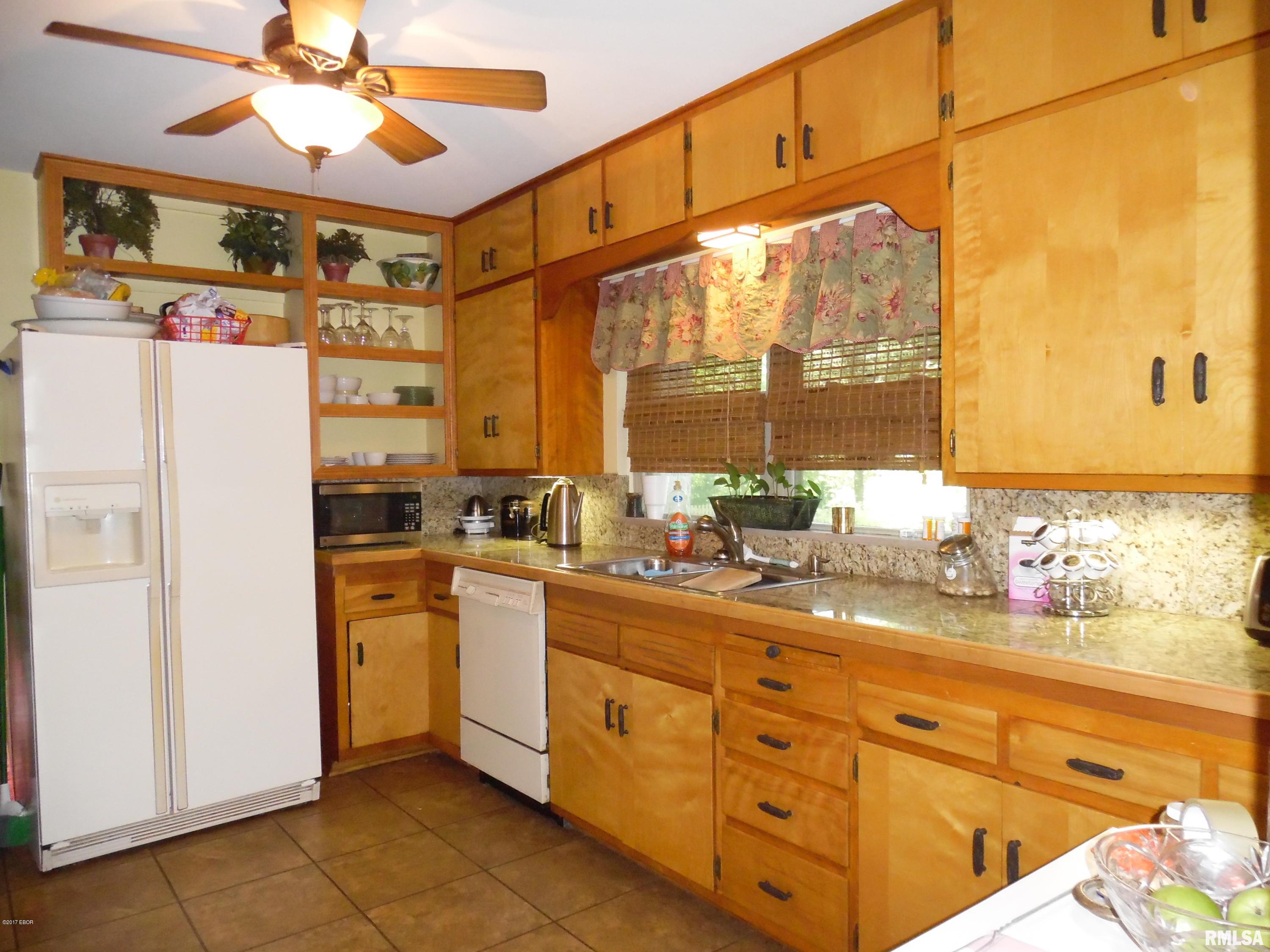1822 East Richview Road Mount Vernon, IL 62864 - Photo 5 of 28 Gallery Image 5