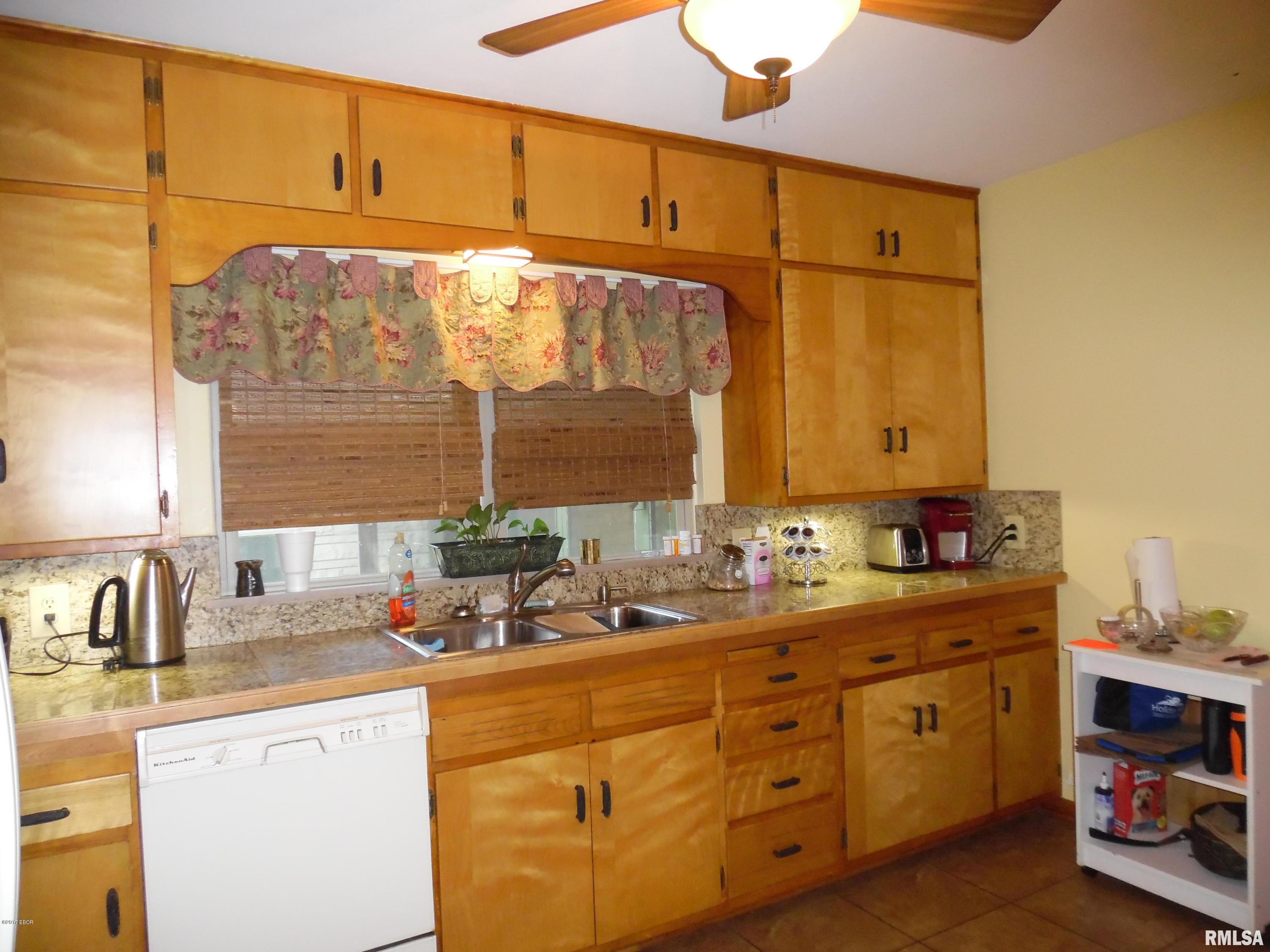 1822 East Richview Road Mount Vernon, IL 62864 - Photo 7 of 28 Gallery Image 7
