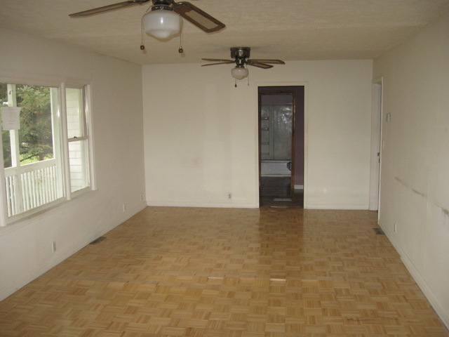 602 Mill Road Pembroke, VA 24136 - Photo 3 of 11 LIVING ROOM