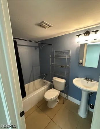 $1,600 | 2535 Parkway Street, Fort Myers, FL 33901