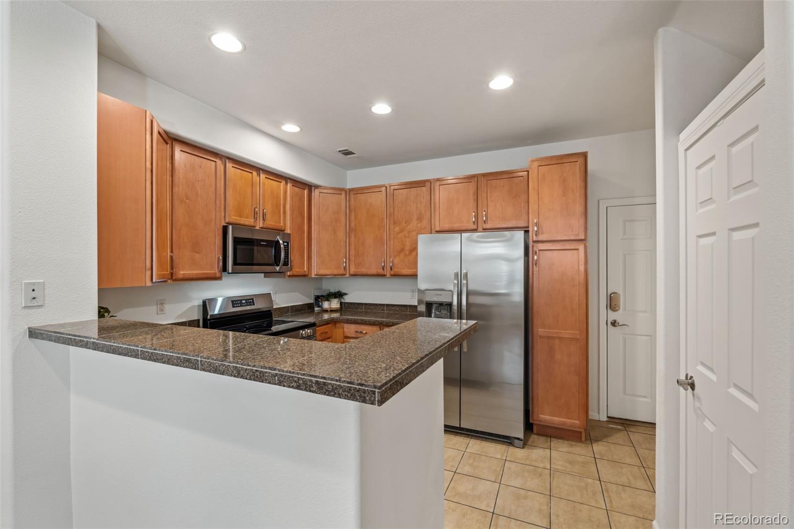 8339 Stonybridge Circle Highlands Ranch, CO 80126 - Photo 10 of 35