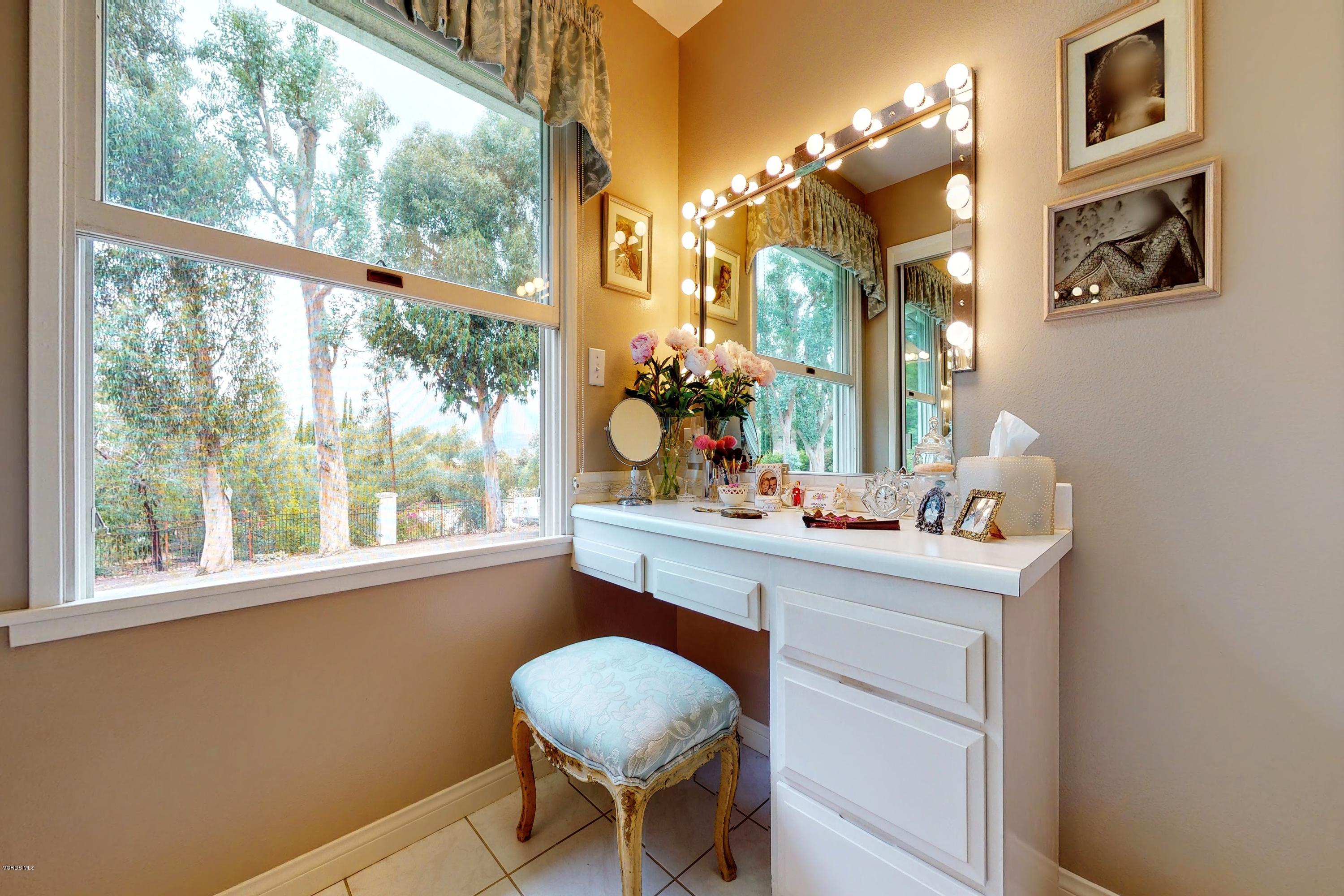 679 Crestview Avenue Camarillo, CA 93010 - Photo 18 of 38 679-Crestview-Ave-Camarillo-CA-93010-Uni