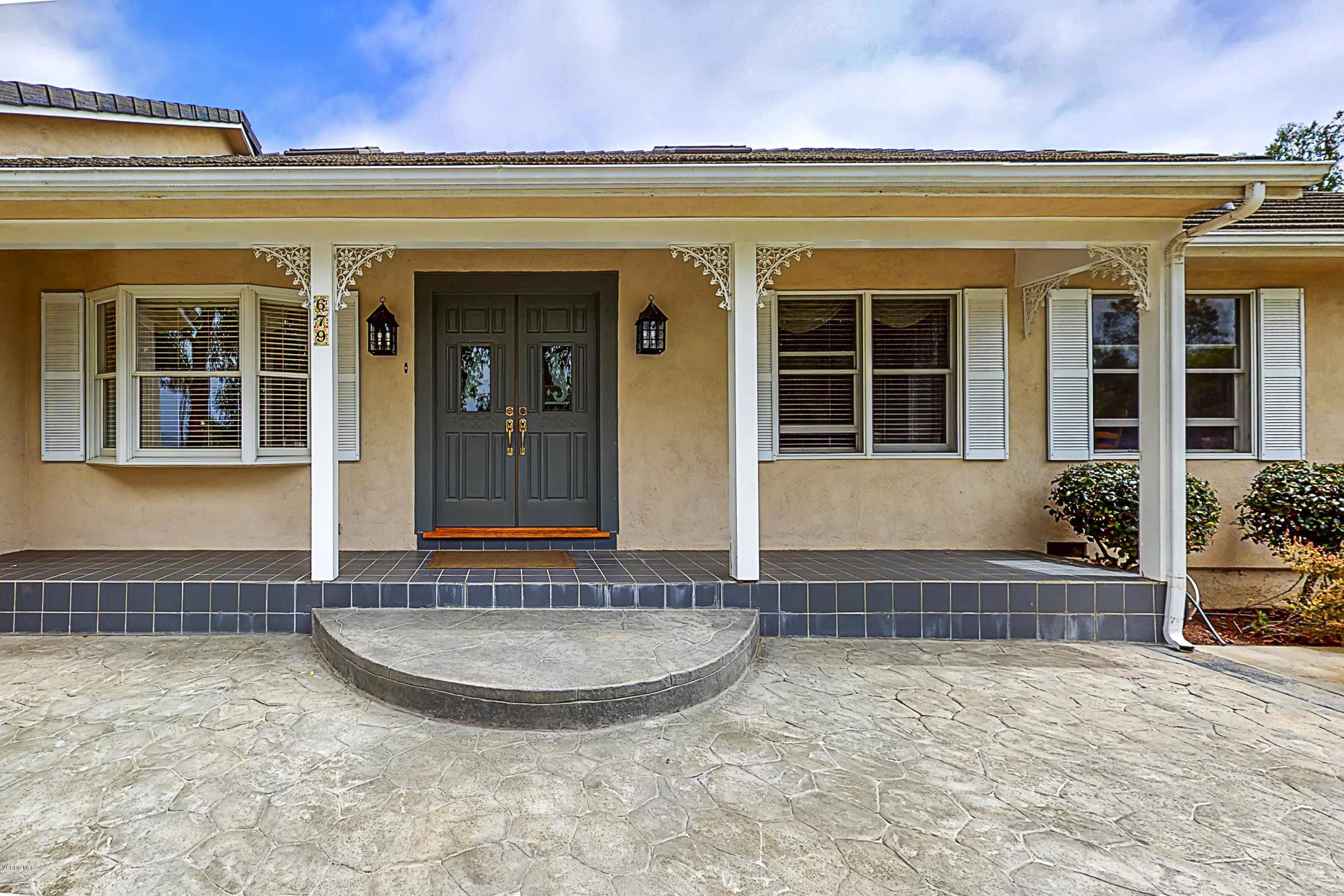 679 Crestview Avenue Camarillo, CA 93010 - Photo 4 of 38 679-Crestview-Ave-Camarillo-CA-93010-Uni