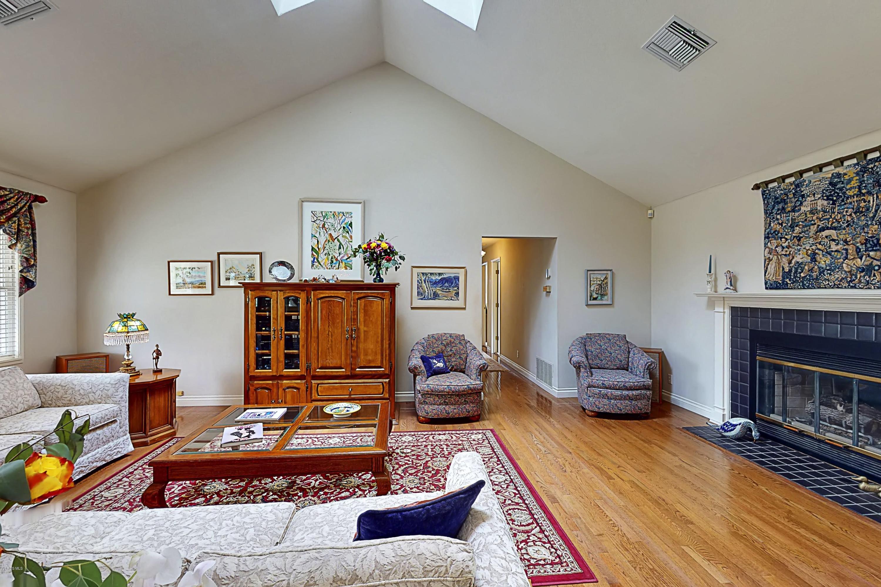 679 Crestview Avenue Camarillo, CA 93010 - Photo 7 of 38 679-Crestview-Ave-Camarillo-CA-93010-Uni