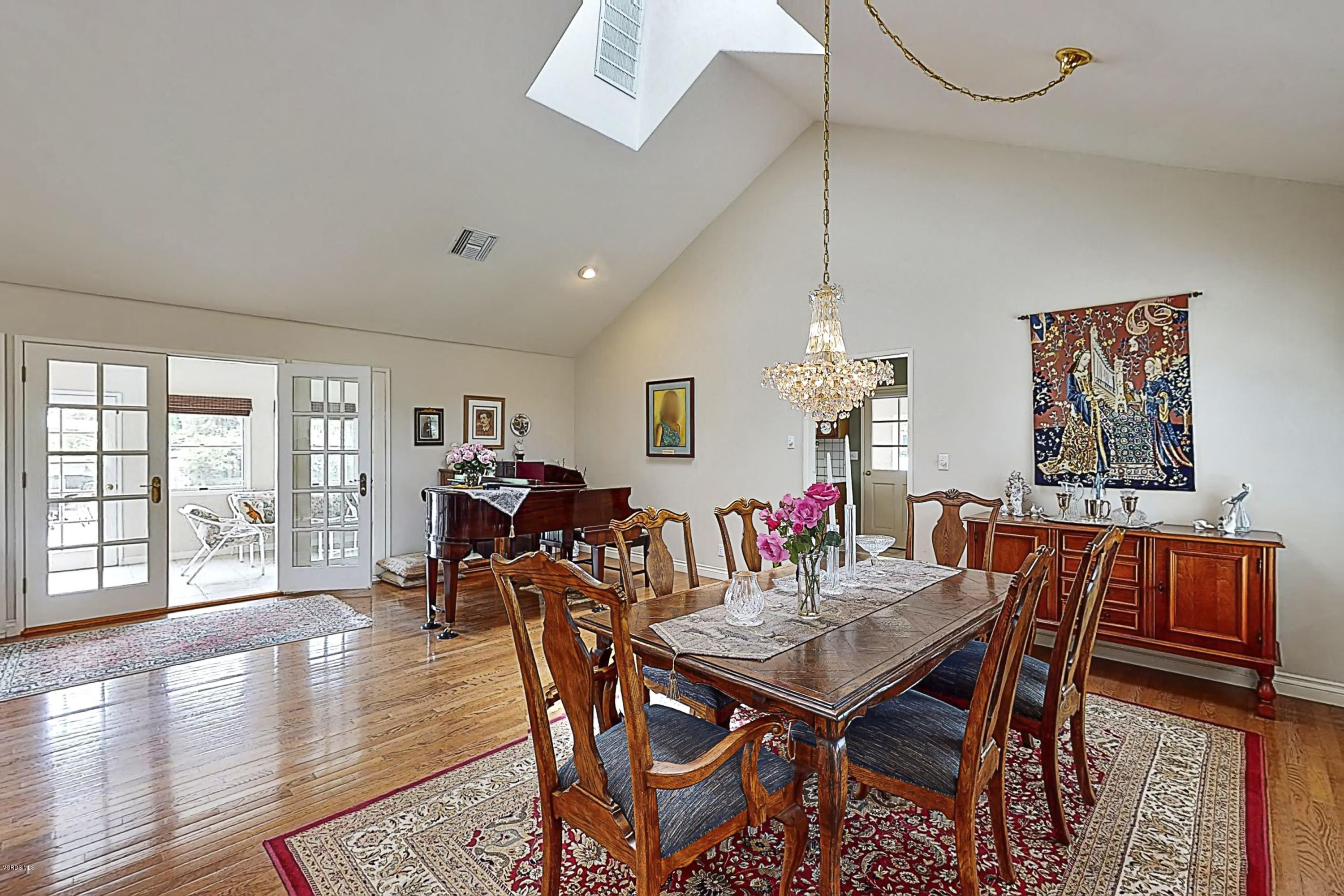 679 Crestview Avenue Camarillo, CA 93010 - Photo 8 of 38 679-Crestview-Ave-Camarillo-CA-93010-Uni