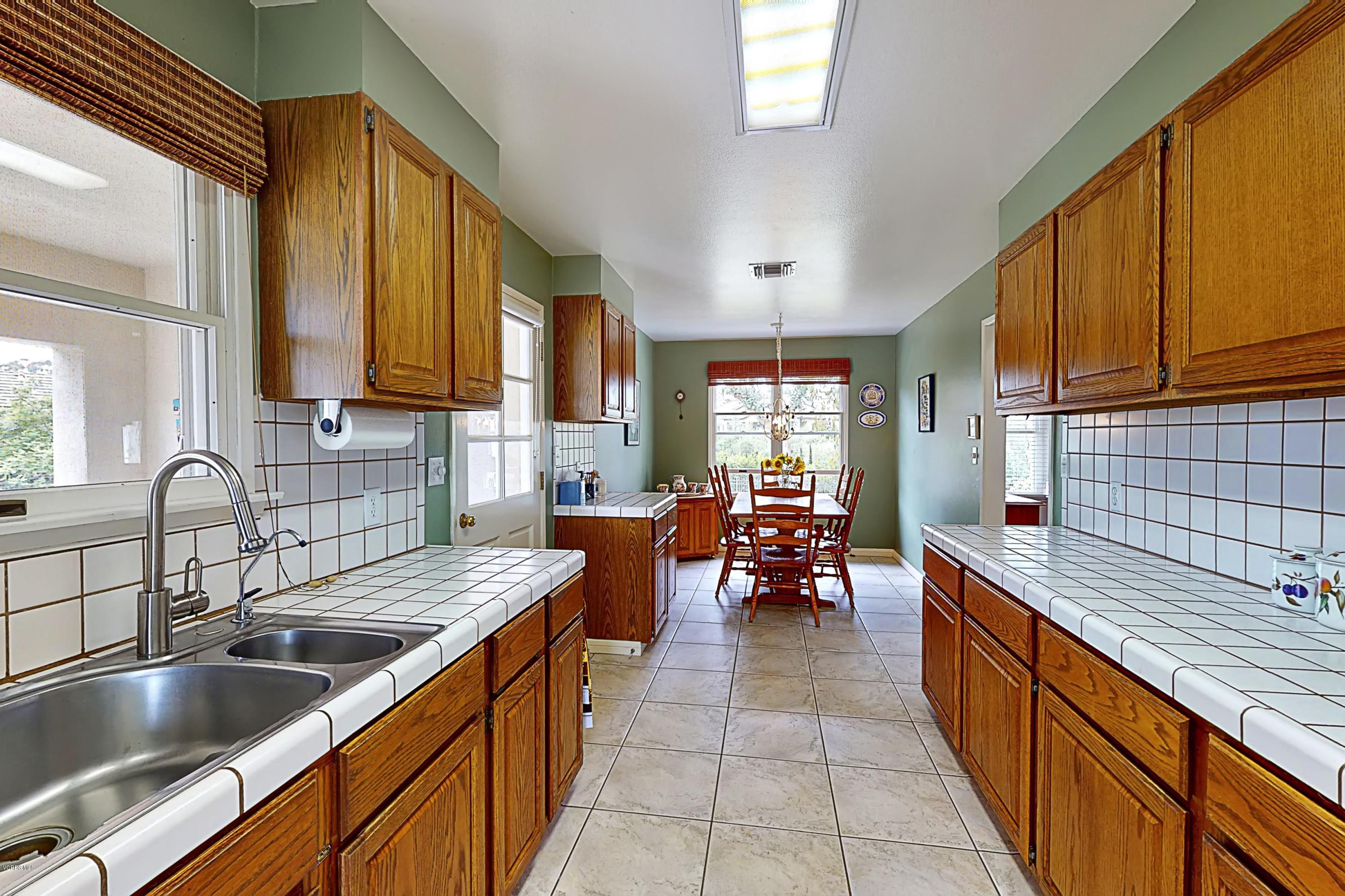 679 Crestview Avenue Camarillo, CA 93010 - Photo 10 of 38 679-Crestview-Ave-Camarillo-CA-93010-Uni