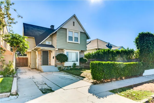 $749,950 | 2256 West 28th Street, Los Angeles, CA 90018