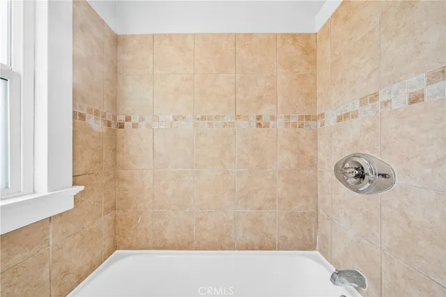 $749,950 | 2256 West 28th Street, Los Angeles, CA 90018