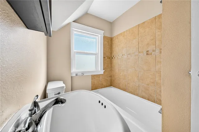 $749,950 | 2256 West 28th Street, Los Angeles, CA 90018