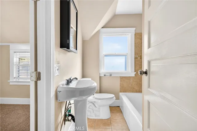 $749,950 | 2256 West 28th Street, Los Angeles, CA 90018