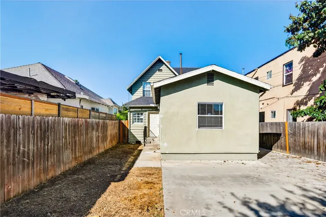 $749,950 | 2256 West 28th Street, Los Angeles, CA 90018