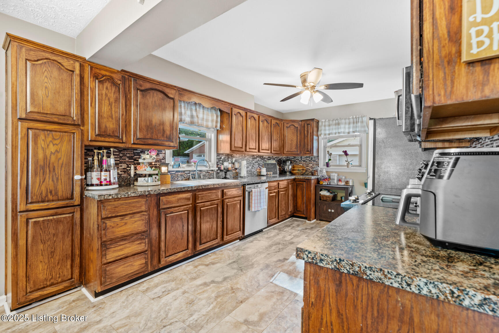 8009 Bluebonnet Road Louisville, KY 40258 - Photo 5 of 41 DSC00064