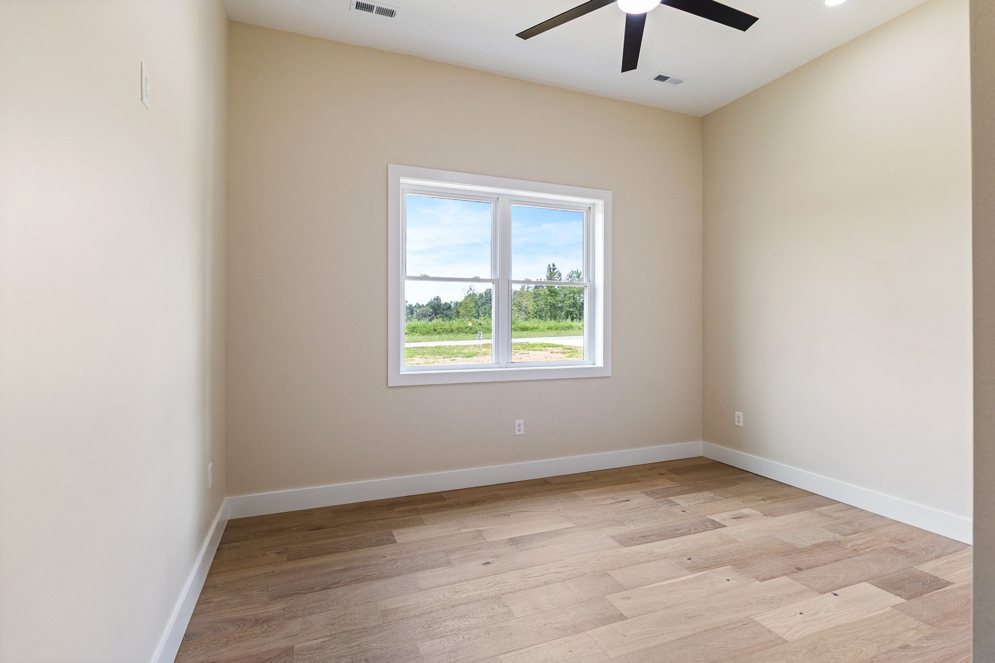 188 Beartown Road Loretto, TN 38469 - Photo 25 of 33 an empty room with a window