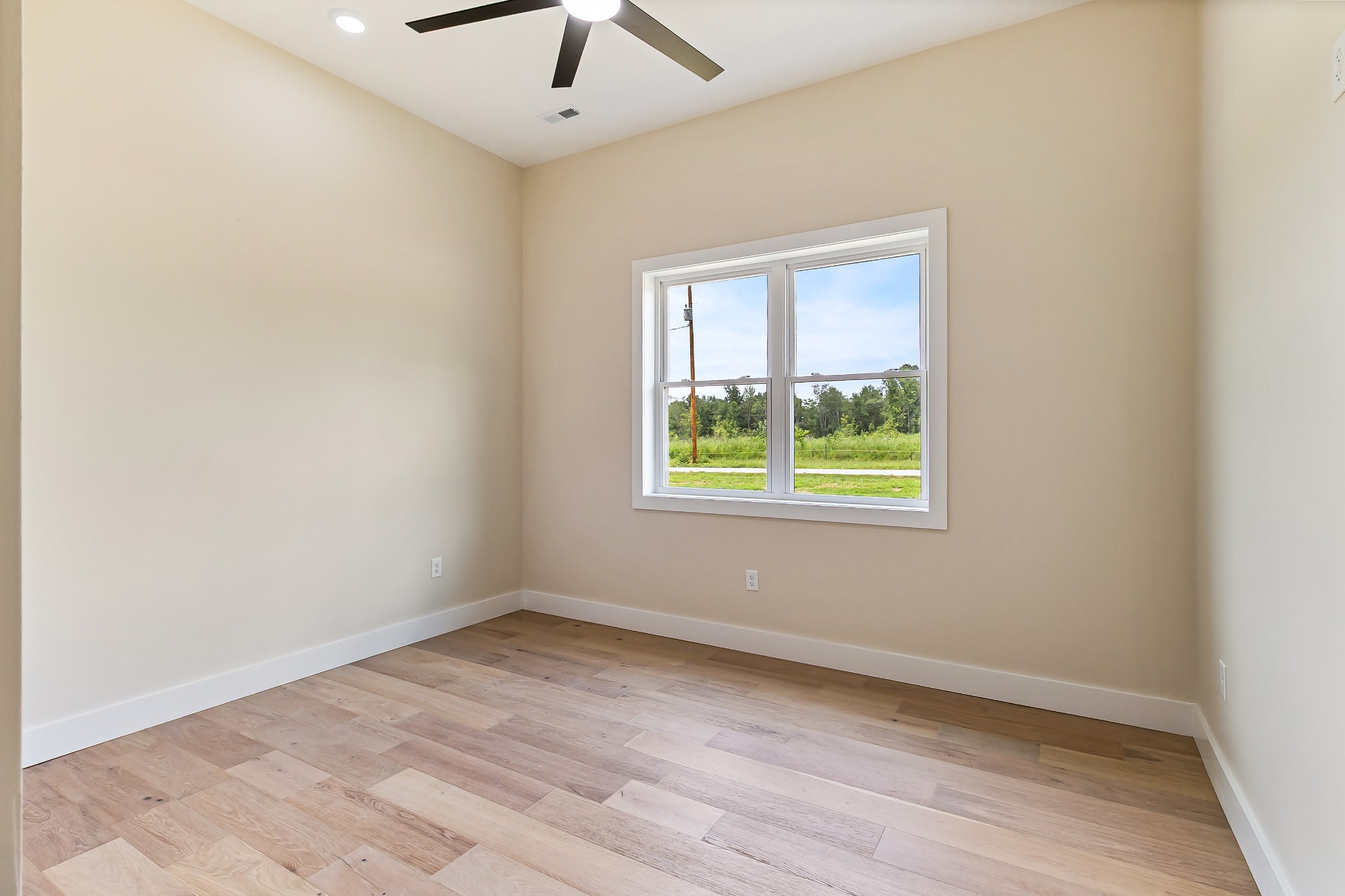 188 Beartown Road Loretto, TN 38469 - Photo 27 of 33 an empty room with a window
