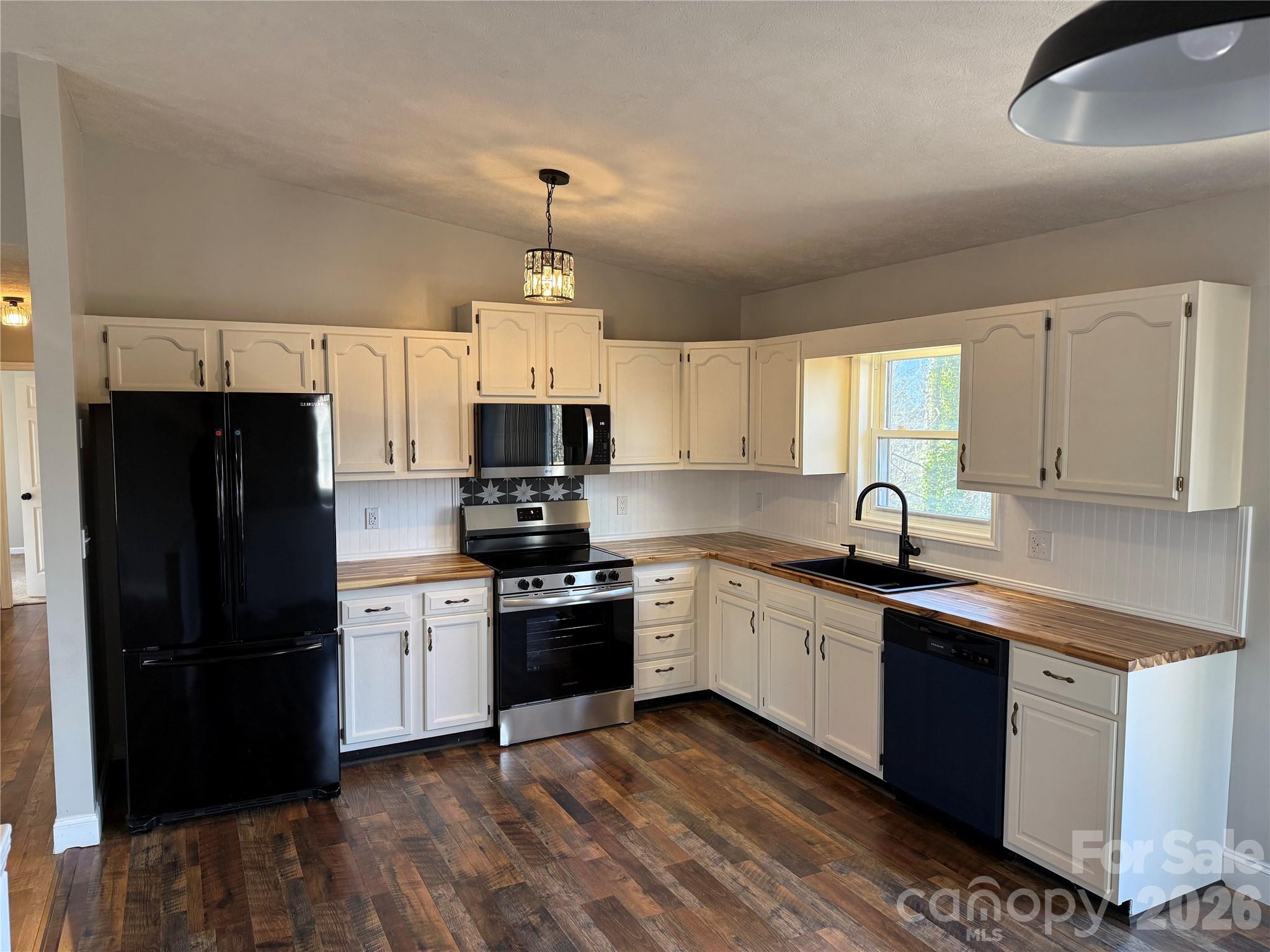628 Hidden View Loop Marion, NC 28752 - Photo 11 of 38