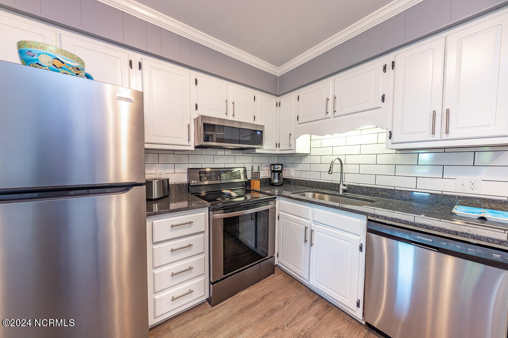 2008 East Fort Macon Road, Unit A7 Atlantic Beach, NC 28512 - Photo 3 of 19 SW A7 Kitchen