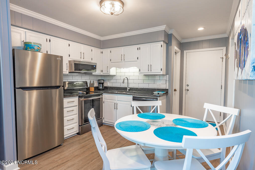 2008 East Fort Macon Road, Unit A7 Atlantic Beach, NC 28512 - Photo 4 of 19 SW A7 Kitchen