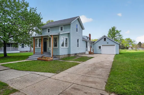 $211,000 | 202 West Floral Avenue, St. Johns, MI 48879