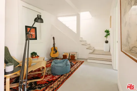 $899,000 | 466 Wren Drive, Los Angeles, CA 90065