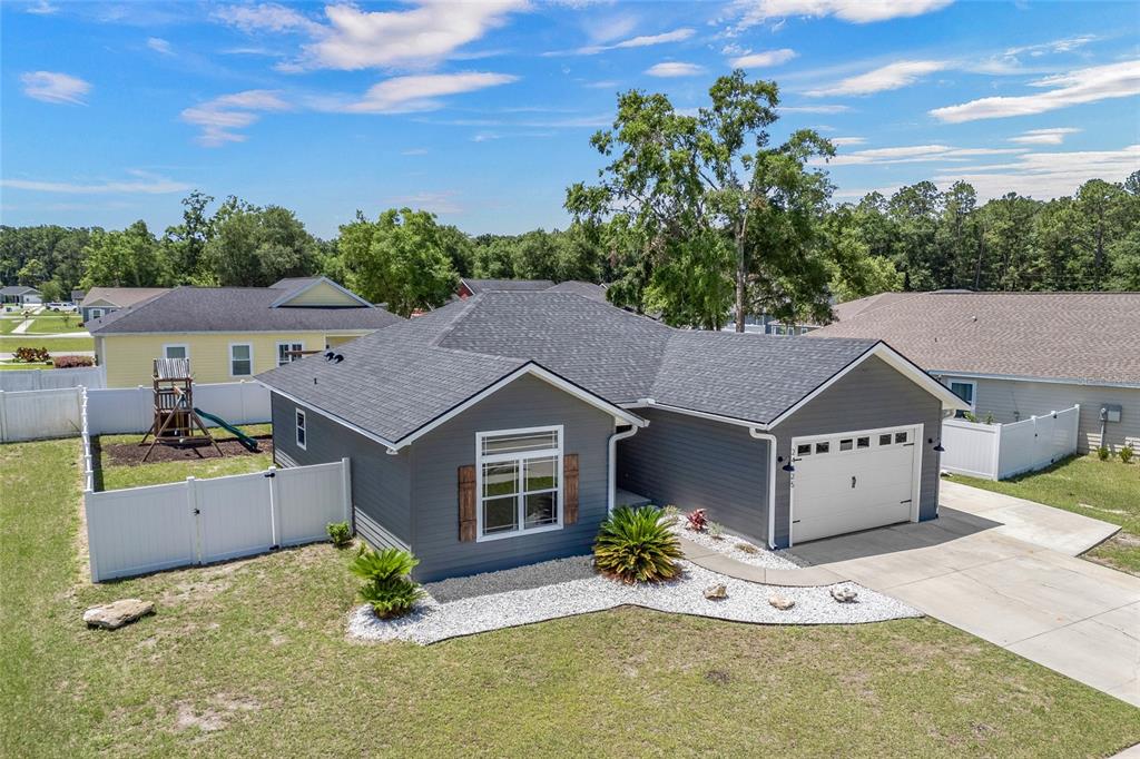 24825 Northwest 201st Road High Springs, FL 32643 - Photo 2 of 31 front view of a house with a yard
