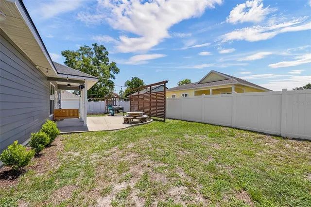 a view of a backyard with garden