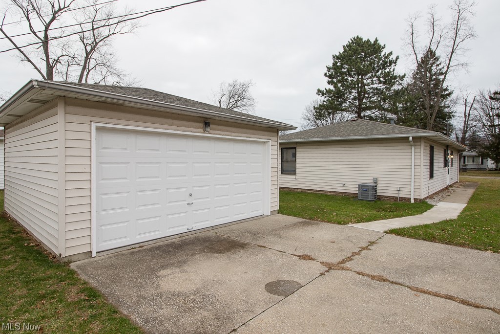 34176 Roberts Road Eastlake, OH 44095 - Photo 3 of 23