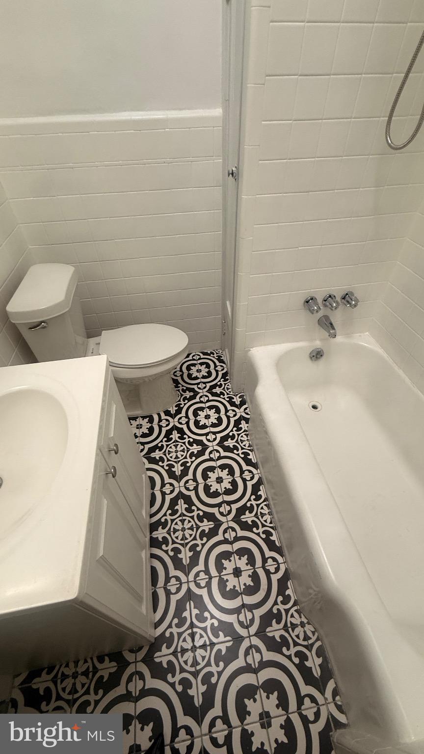 2148 South Lambert Street Philadelphia, PA 19145 - Photo 11 of 19 a bathroom with a bathtub and a toilet