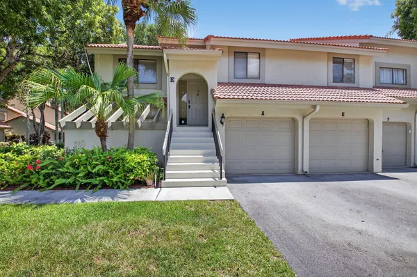 $3,400 | 5530 Coach House Circle, Unit E, Boca Raton, FL 33486