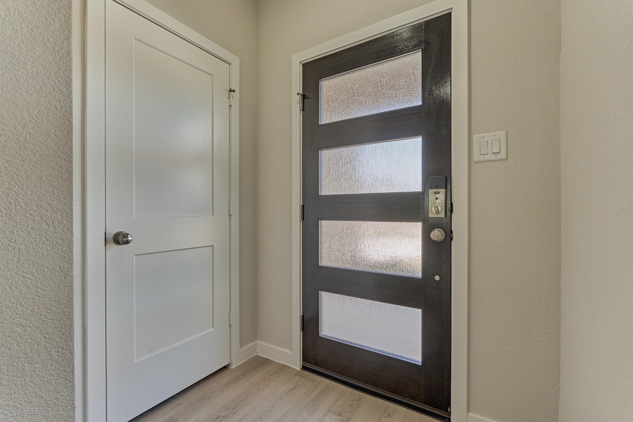 282 Brazen Forest Trail Magnolia, TX 77355 - Photo 7 of 36 a bathroom with a mirror