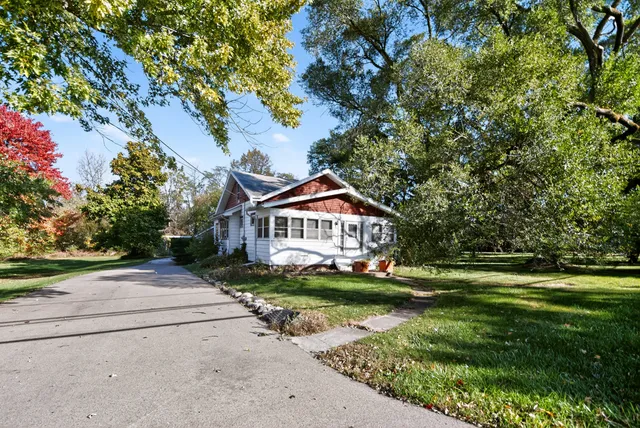 $312,500 | 550 West Oakwood Road, Oak Creek, WI 53154